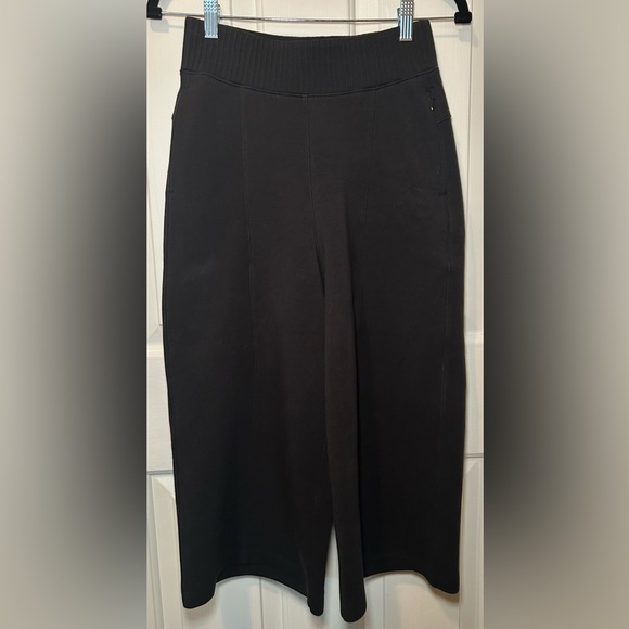 NWOT Lululemon New Form Crop (17")- Black/ Size 4 - Picture 5 of 10